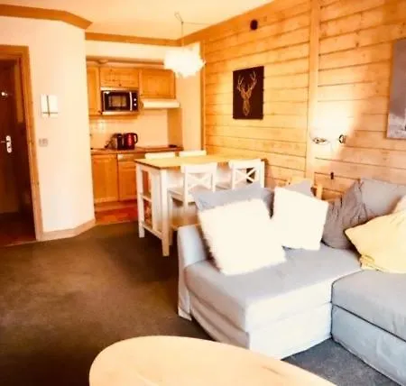 Premium 4 Bed Ski-in & Out Arc 1950 Apartment *