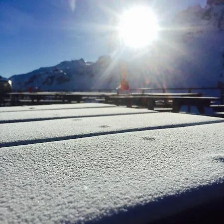Premium 4 Bed Ski-in & Out Arc 1950