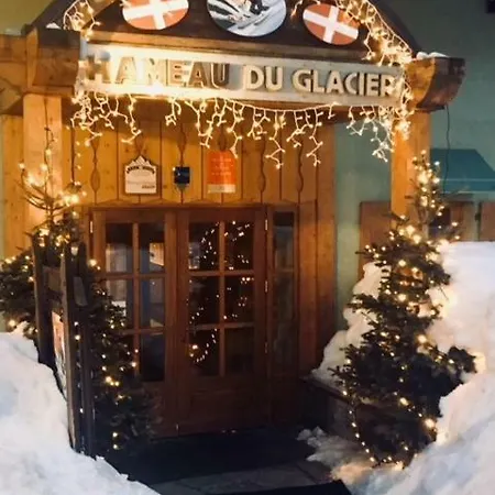 Premium 4 Bed Ski-in & Out Arc 1950 Apartment *