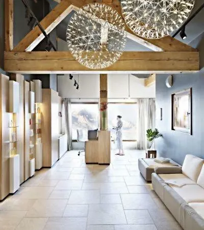 Premium 4 Bed Ski-in & Out Arc 1950 Apartment