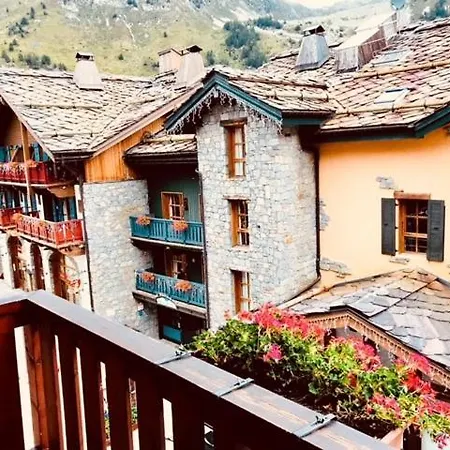Premium 4 Bed Ski-in & Out Arc 1950 Apartment *